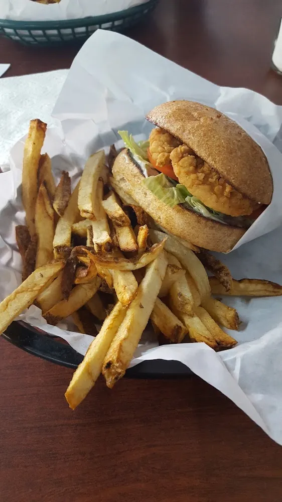 Crispy Chicken Sandwich w Fries